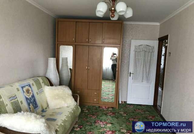 Теплая, просторная трехкомнатная квартира в доме из альминского камня, в одном из лучших районов Евпатории. Квартира... - 1