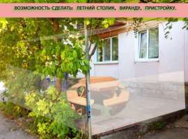 Продаётся -2-х комн квартира, 1/4эт. комн. изолир., стеклопакеты,...