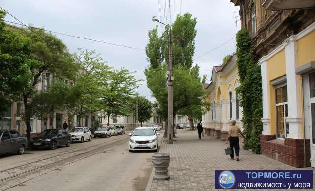 Первая линия от моря.2 минуты и вы гуляете по набережной.Свое отопление.газовая колонка. 2 раздельных комнаты не...