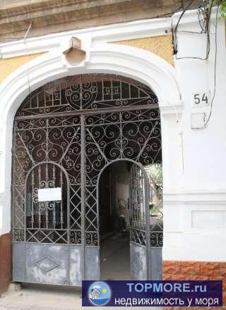 Первая линия от моря.2 минуты и вы гуляете по набережной.Свое отопление.газовая колонка. 2 раздельных комнаты не... - 2