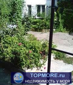 дом на земле у моря потолки высокие ремонт средний+2 сарая и камин