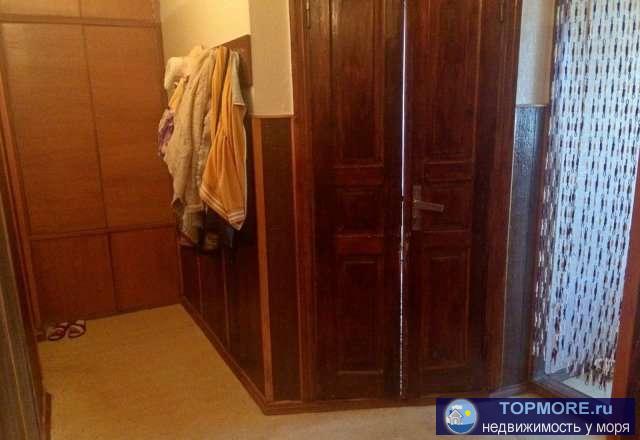 Продается 2 к.кв. по ул. Фрунзе. Расположена на 5/5 этажного дома, общей площадью 46 кв.м. Брежневка. Комнаты...