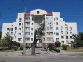 Продам квартиру в престижном доме, во дворе гараж.