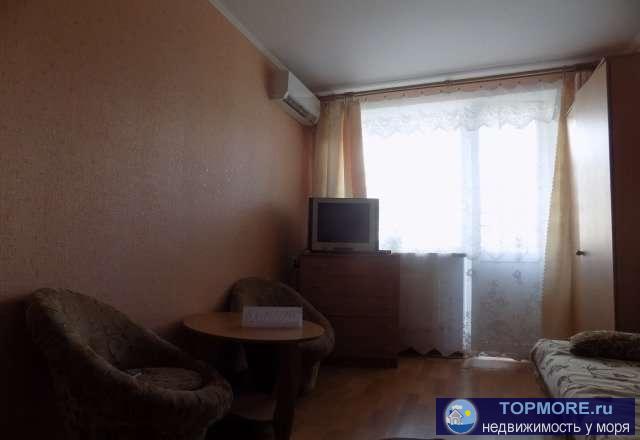 Квартира находится в спальном районе.До вокзала 10 минут пешком.