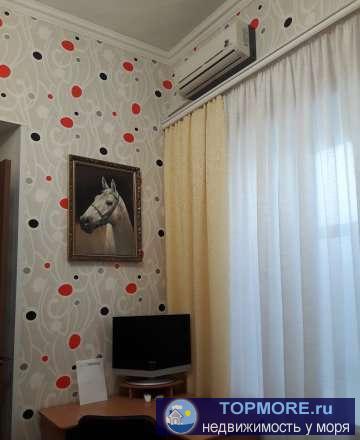 СВОЯ комфортабельная однокомнатная квартира со всеми удобствами, кондиционер, кабельное TV, уютный зеленый дворик,... - 2