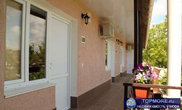 СОБСТВЕННИК квартиры. Срок проживания более двадцати дней- трансфер бесплатно.. Дом расположен по ул. Демышева . К...