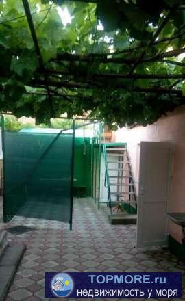 Сдам отдельное комфортабельное жилье в частном дворе по ул. Токарева, г. Евпатория. Данное жилье представляет собой... - 1