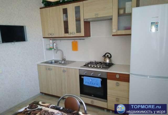 Сдаю свою очень уютную 2к квартиру по ул. Дёмышева 108 (центр). До песчаных пляжей 12-15 мин. ходьбы через парк...