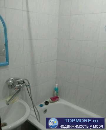 сдам 1 комнатную квартиру около жд вокзала. с мебелью, быт. техникой, стиралкой автомат. тв. - 2