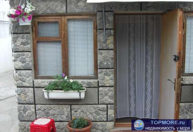 Квартира расположена в районе набережной им.Терешковой 20 мин до пляжа ' Оазис'. В квартире две комнаты.Имеется все...