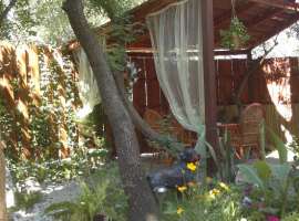 Сдается Коттедж в Ялте. В 100 метрах парк Министерства Обороны,
в...