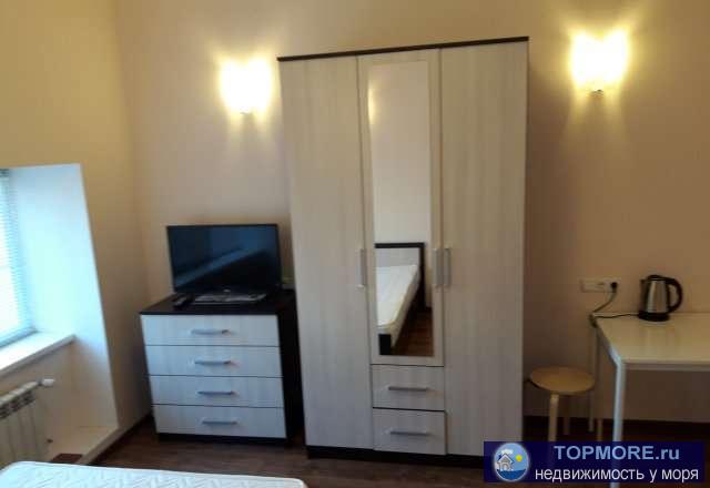 От СОБСТВЕННИКА. Сдам длительно квартиру-студию в частном доме с современным ремонтом и мебелью. Установлены...