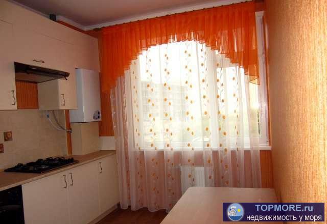 Сдается большая 1-комн. квартира, евроремонт, комната 20м.кв., кухня 12 м.кв. Встроенная кухня, вся посуда, вся... - 1