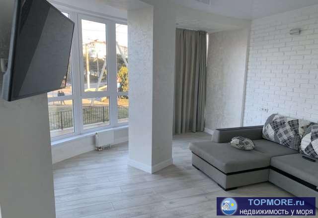 Новый апартамент с панорамными окнами на проспект, современный стилизованный анти аллергенный ремонт , интернет,...