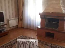 Сдаётся своя трёхкомнатная квартира (после ремонта) в центре города...