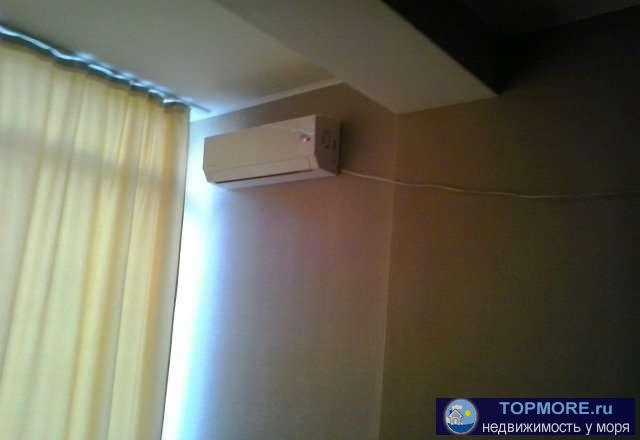 Квартира расположена в 350 метрах от пляжа Учкуевка, одного из лучших пляжей Севастополя. Рядом расположен... - 1