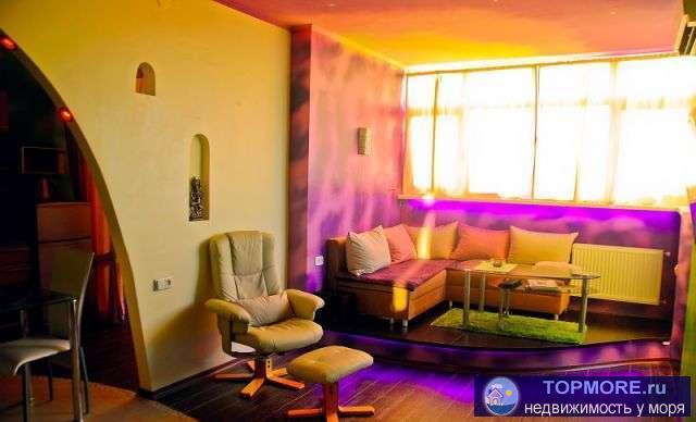 Арт дизайн в студии 45 кв.м. с видом на море! Ультрафиолетовая и светодиодная подсветки создадут неземную атмосферу!... - 1