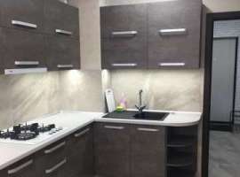 Квартира в новом доме. Однокомнатная квартира разделена на две...