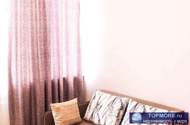 Видовая студия площадью 40 кв.м. расположена в новом доме в центре Севастополя на улице Сенявина. Квартира находится... - 2