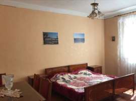 Сдам двухкомнатную квартиру на длительный срок в центре города на...