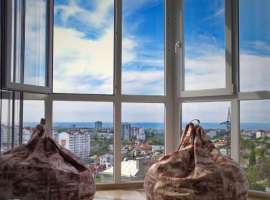 Класснейшая квартира! Со стильной отделкой и предметами,...