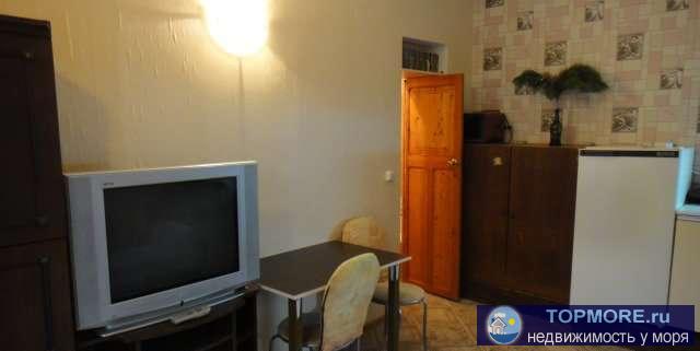 Сдам небольшую квартиру-студию со всеми удобствами одному человеку длительно или не больше чем двум - посуточно.... - 1