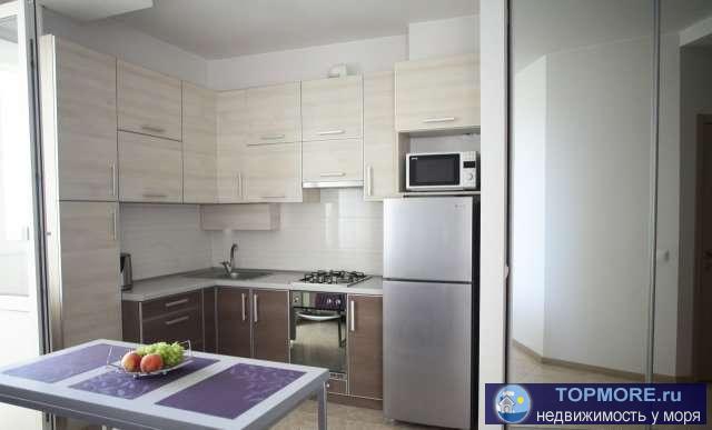 Сдается посуточно своя однокомнатная современная студия (кухня-гостиная и спальня разделены раздвижной перегородкой)...