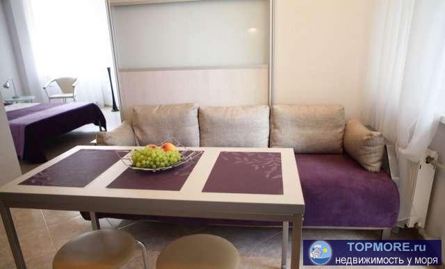 Сдается посуточно своя однокомнатная современная студия (кухня-гостиная и спальня разделены раздвижной перегородкой)... - 2