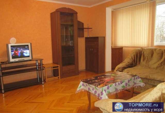 Сдам семье 3-х комнатную квартиру длительно на ул. Колобова ,19. Квартира в хорошем состоянии. Комнаты обставлены...