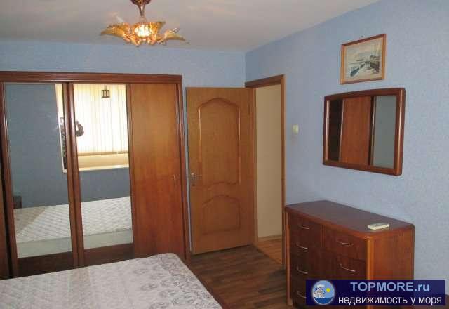 Сдам семье 3-х комнатную квартиру длительно на ул. Колобова ,19. Квартира в хорошем состоянии. Комнаты обставлены... - 1