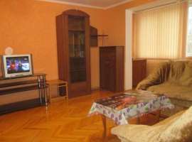 Сдам семье 3-х комнатную квартиру длительно на ул. Колобова ,19....