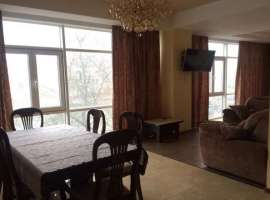 Сдаётся на длительный срок студия в Артбухте. Охраняемая парковка,...