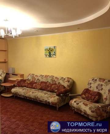 Сдам свою четырехкомнатную (двушка + пристройка) квартиру на длительный срок. Зал, спальня, Детская, кабинет,...