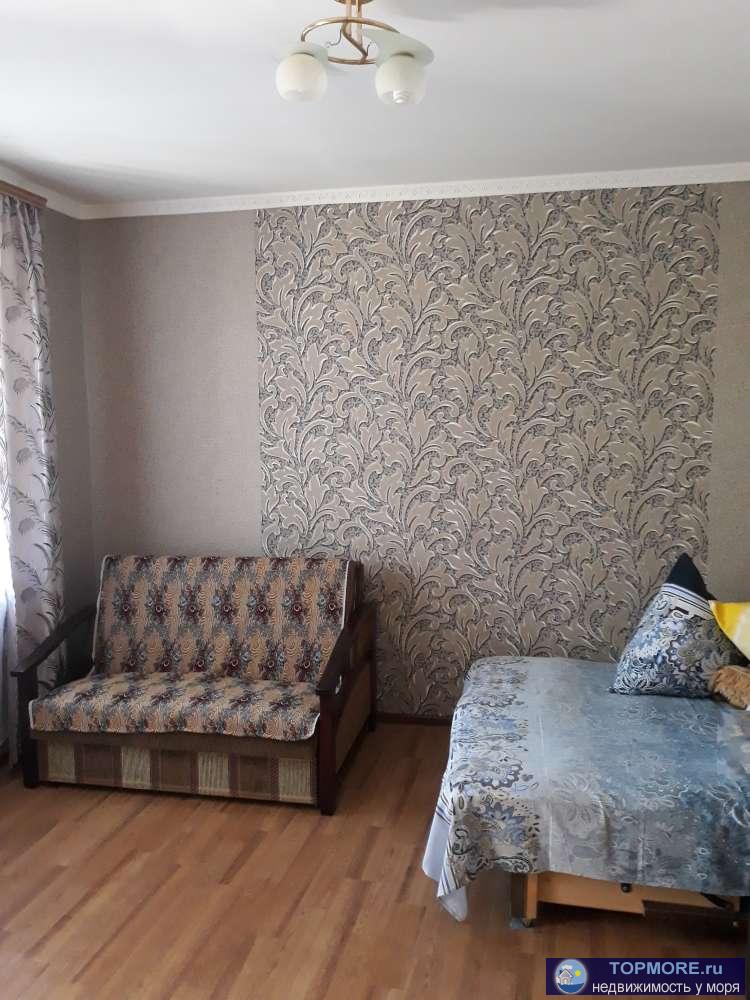 Однокомнатный номер . Комфортно размещается до 4 человек. Есть ТВ, Wi-Fi. кондиционер, холодильник, стиральная... - 2