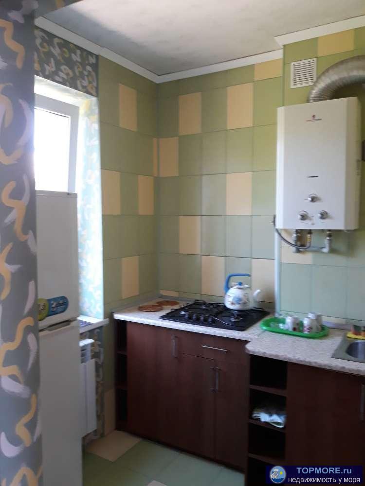 Однокомнатный номер . Комфортно размещается до 4 человек. Есть ТВ, Wi-Fi. кондиционер, холодильник, стиральная... - 4