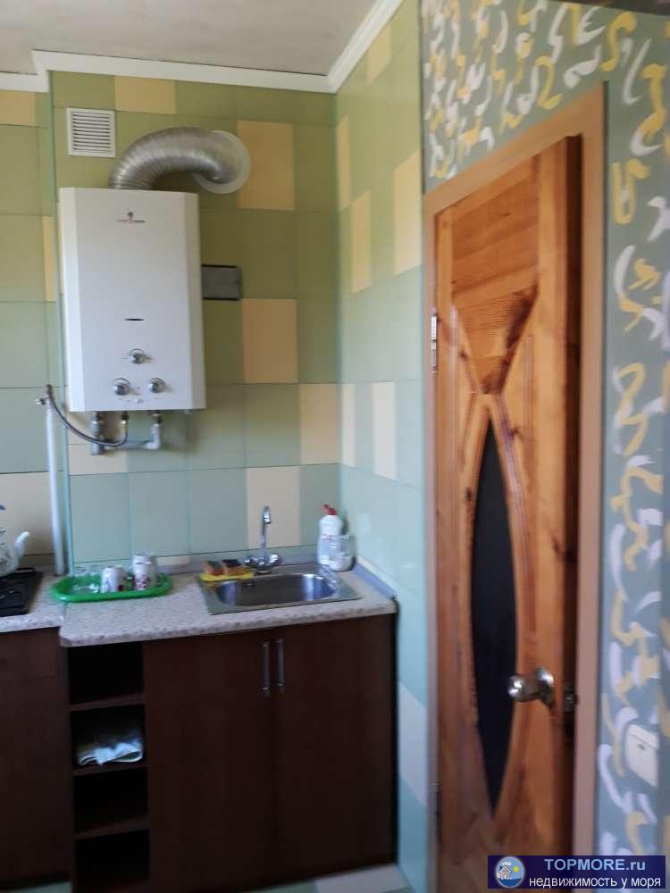 Однокомнатный номер . Комфортно размещается до 4 человек. Есть ТВ, Wi-Fi. кондиционер, холодильник, стиральная... - 5