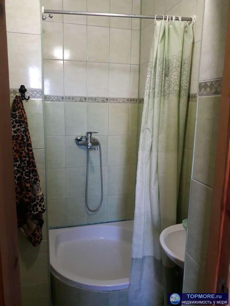 Однокомнатный номер . Комфортно размещается до 4 человек. Есть ТВ, Wi-Fi. кондиционер, холодильник, стиральная... - 6