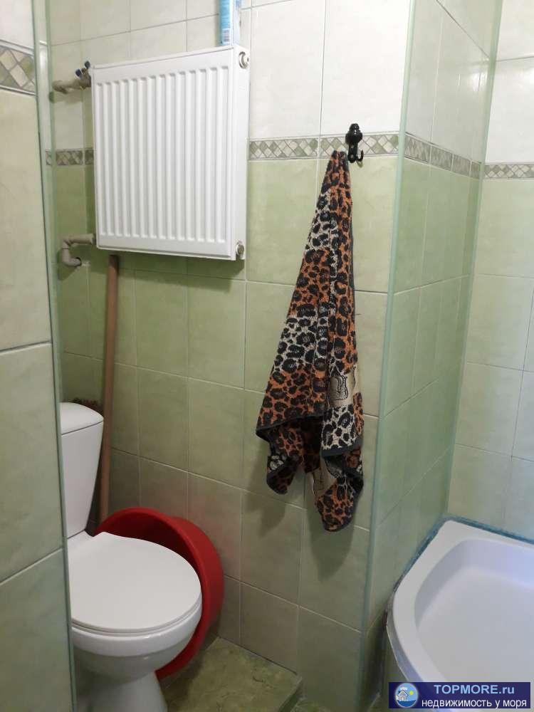 Однокомнатный номер . Комфортно размещается до 4 человек. Есть ТВ, Wi-Fi. кондиционер, холодильник, стиральная... - 7