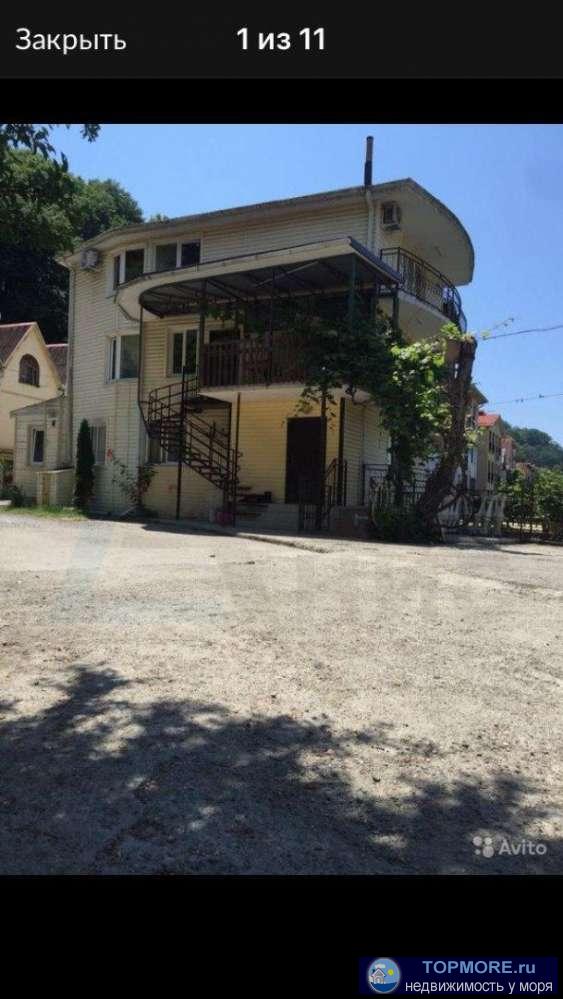 Номер объекта: 37250 Продается коттедж 250 м2 в центре поселка Солоники Лазаревского района. Коттедж трехэтажный....