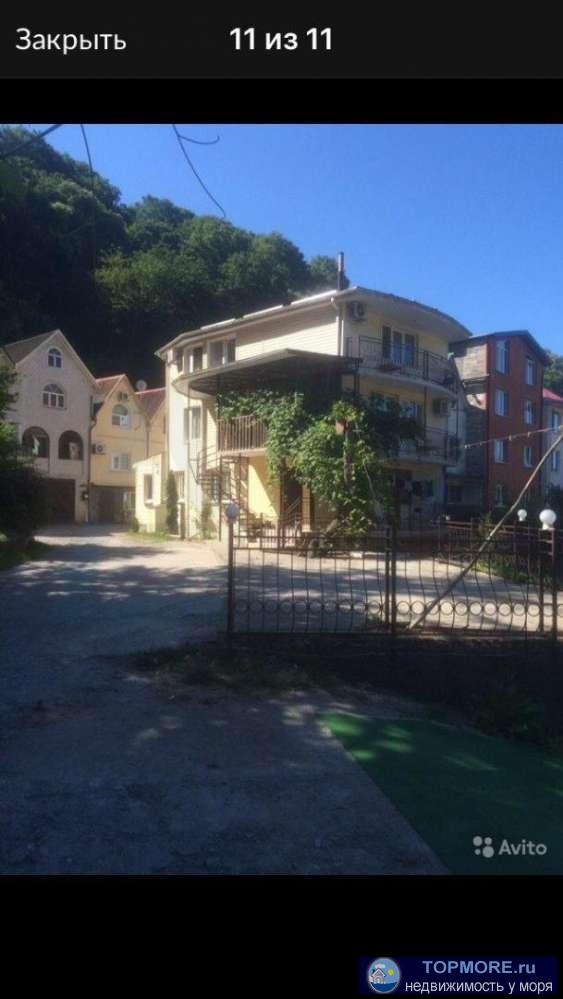 Номер объекта: 37250 Продается коттедж 250 м2 в центре поселка Солоники Лазаревского района. Коттедж трехэтажный.... - 2