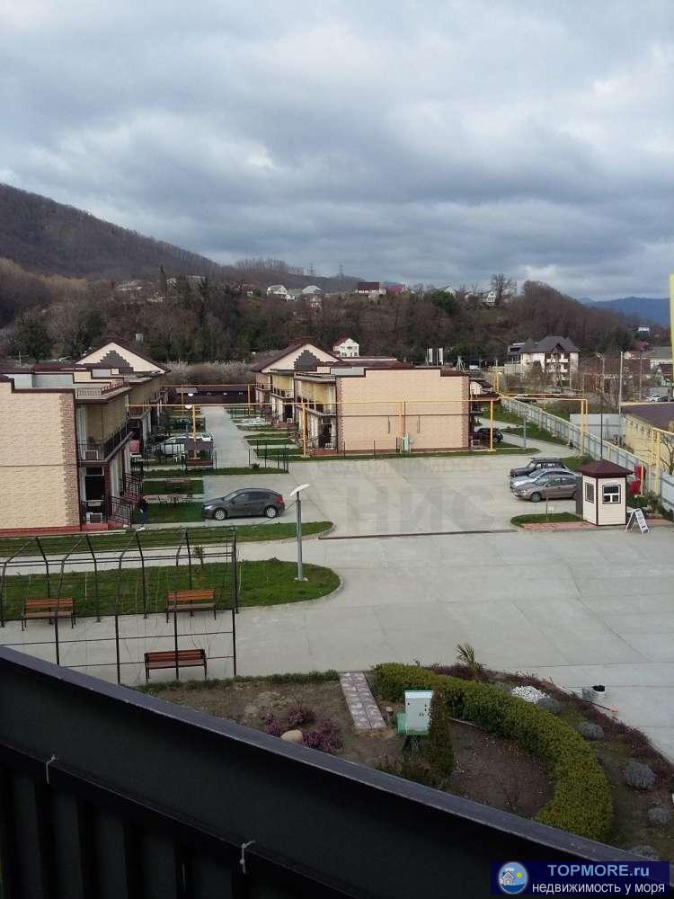 Номер объекта: 37235 Продается таунхаус 47 м2 в п. Головинка Лазаревского района в ЖК Тюльпановка. Дом трехуровневый....