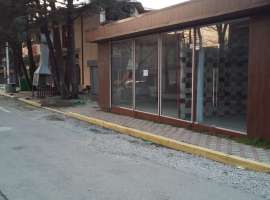 Номер объекта: 37224 Сдается в аренду ларек 50 м2 и 15 м2 на летний...