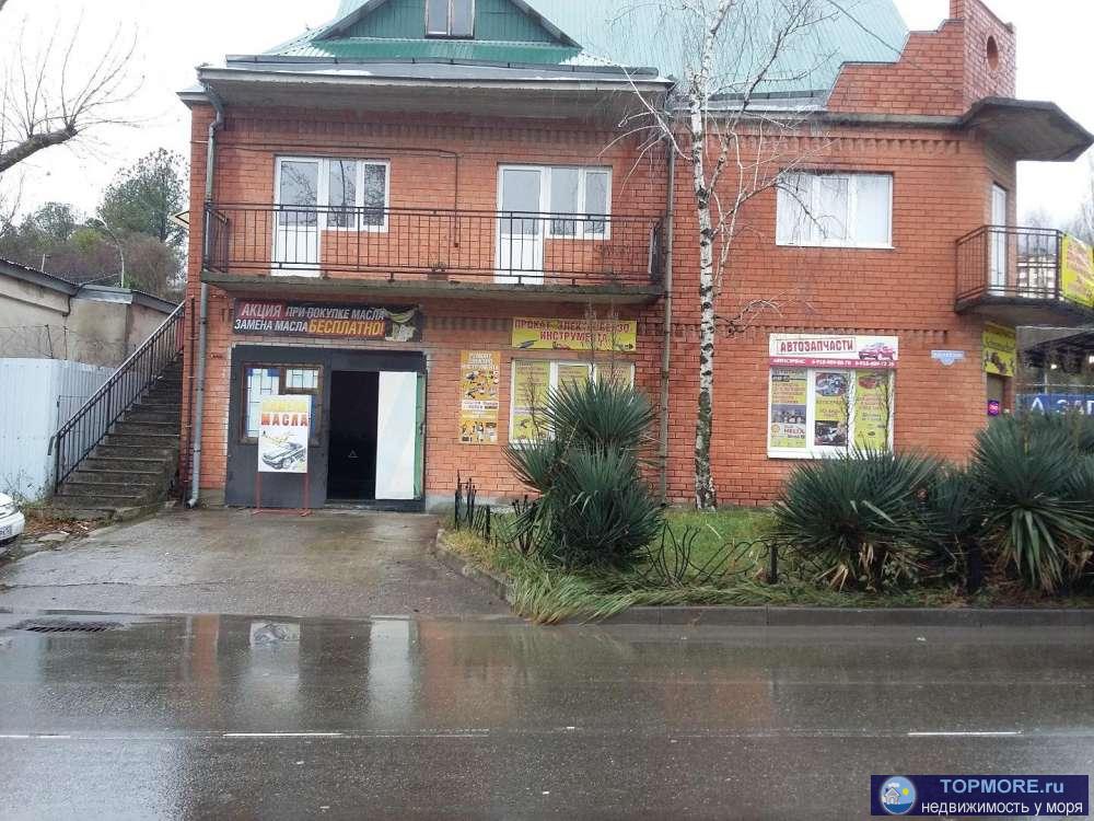 Номер объекта: 36919 Продается двухэтажное здание 140 м2 под коммерцию. Первый этаж можно использовать под СТО и...