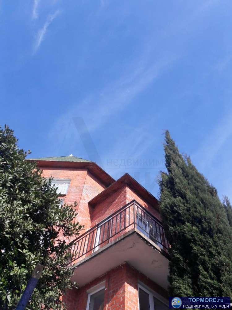 Номер объекта: 37073 Продается участок 7 соток и гостевой дом в Лазаревской возле моря. Участок ровный , на нем...