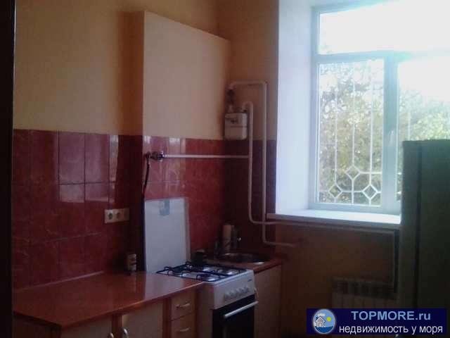 Продается однокомнатная квартира в г. Феодосия по ул. Адмиральский бульвар, общей площадью 28 кв м. Состояние жилое,...