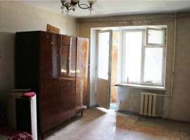 Продается 1 комнатная квартира под ремонт.