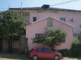 Продается просторная, уютная квартира с двумя высокими лоджиями и...