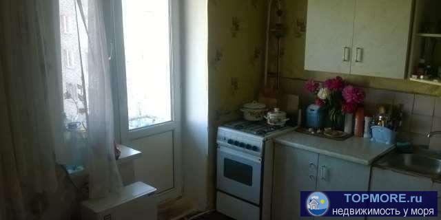 Продается квартира в пгт. Кировское по улице Дзержинского площадью 70,5 кв.м. Квартира не угловая. Во дворе личная... - 2