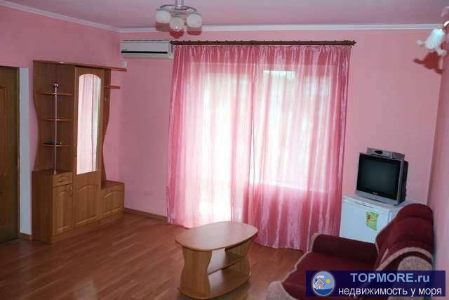 Продается работающая мини-гостиница, расположена в поселке Коктебель на улице Вересаева 7, до моря 800 метров, общая... - 2