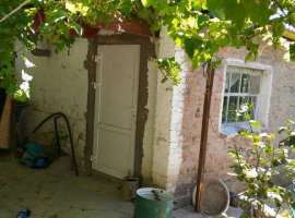 Дом 63 кв м и летняя кухня 20 кв м, участок 8 соток, все...